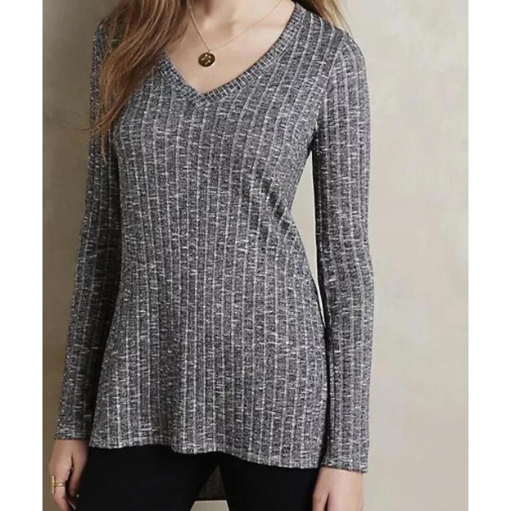 Deletta from Anthropologie Ribbed Split Hem Gray V-Neck Tunic - Size - Medium